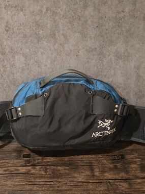 Arc'teryx Q5 Backpack Lumbar Waist Fanny Pack 5L in Dark Gray/Black